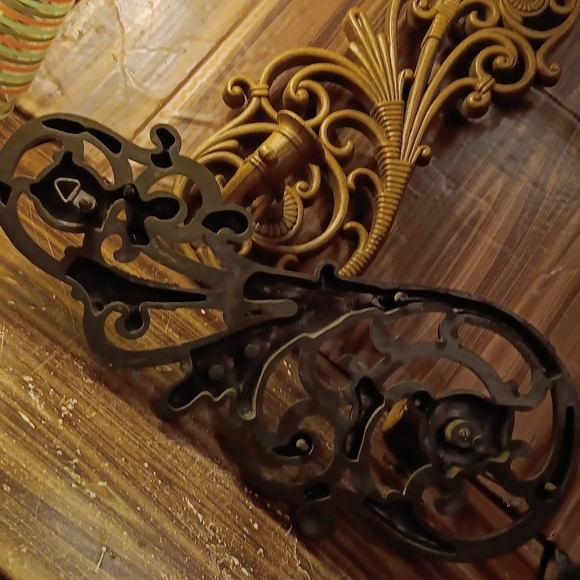 Vintage 1970s Homco Home Interiors Syroco wall sconce candle holder set - Picture 3 of 4